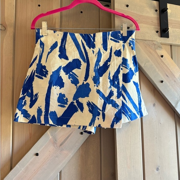 LIKE NEW Flying Tomato Paint Stroke Skort - Picture 3 of 7